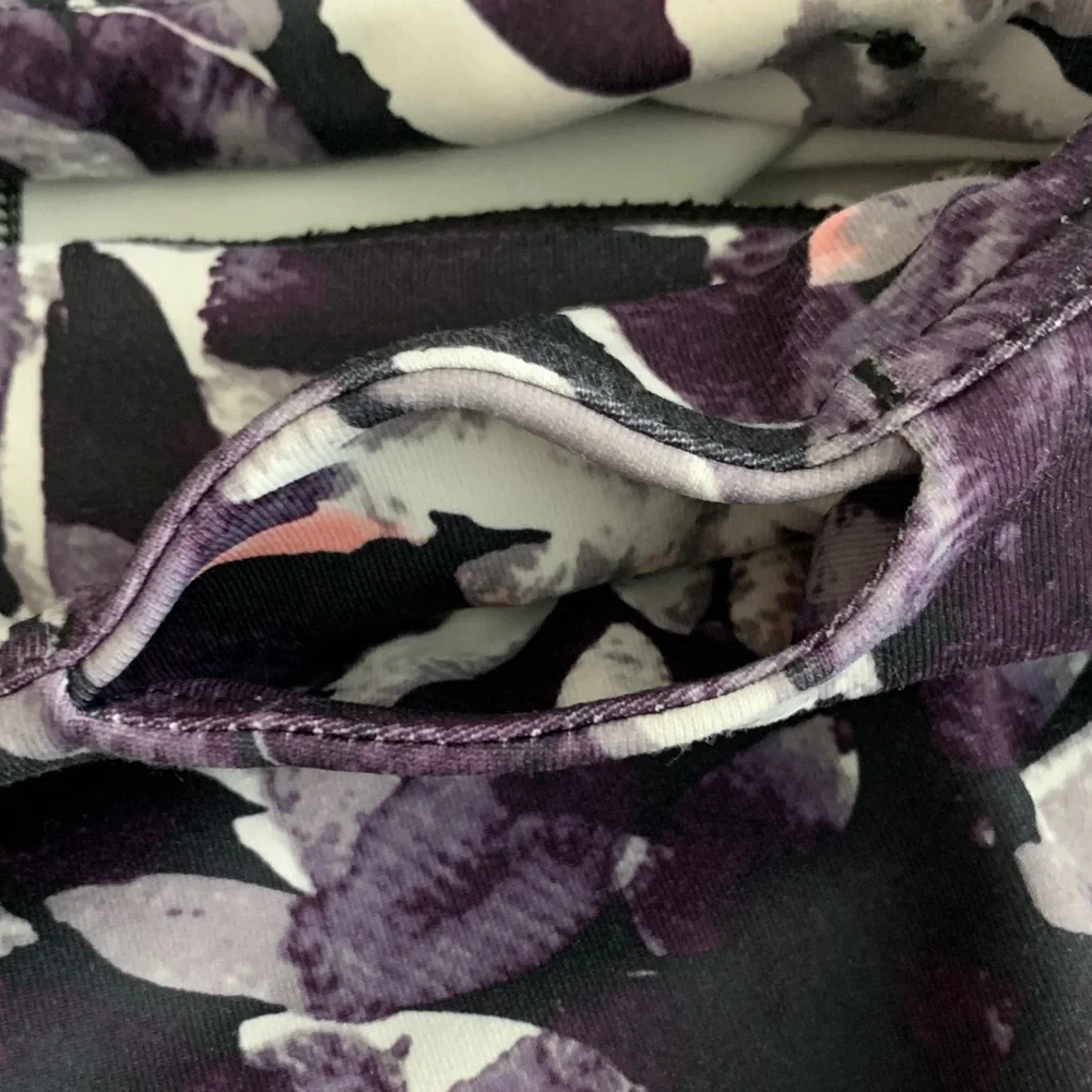 GAIAM Abstract Purple and Black Women’s Cropped Leggings - Picture 8 of 8